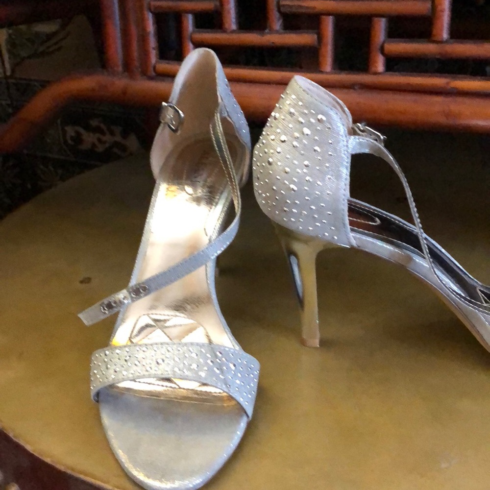 Silver/crystals open toe evening pump